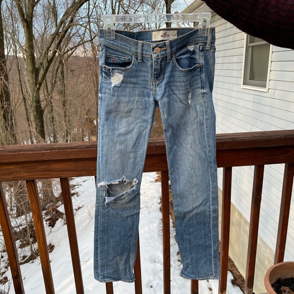 Light Wash Ripped Hollister Jeans - Picture 1 of 7